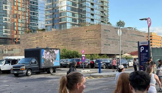 How Digital Out-of-Home (DOOH) Advertising Helps Increase Sales